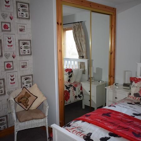 Dunroamin Self-Catering Apartment อาวีมอร์ ภายนอก รูปภาพ