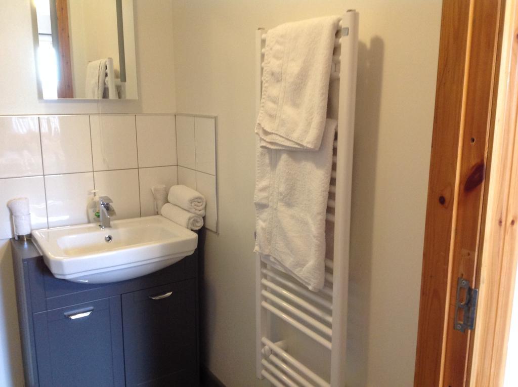 Dunroamin Self-Catering Apartment อาวีมอร์ ภายนอก รูปภาพ
