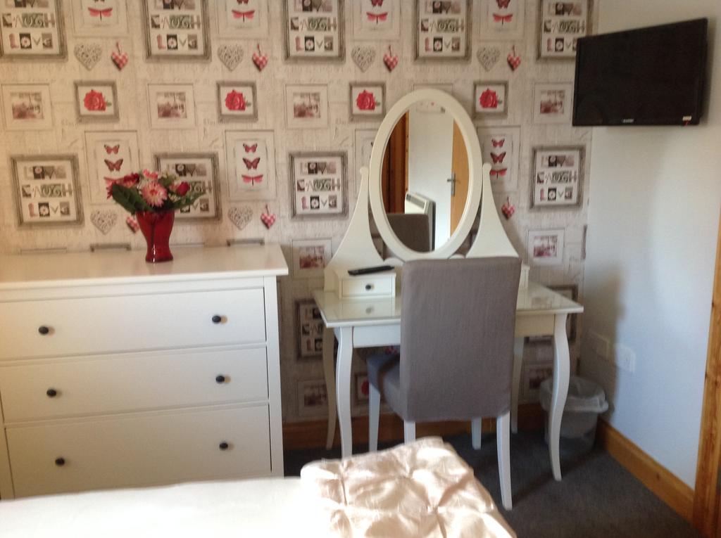 Dunroamin Self-Catering Apartment อาวีมอร์ ภายนอก รูปภาพ
